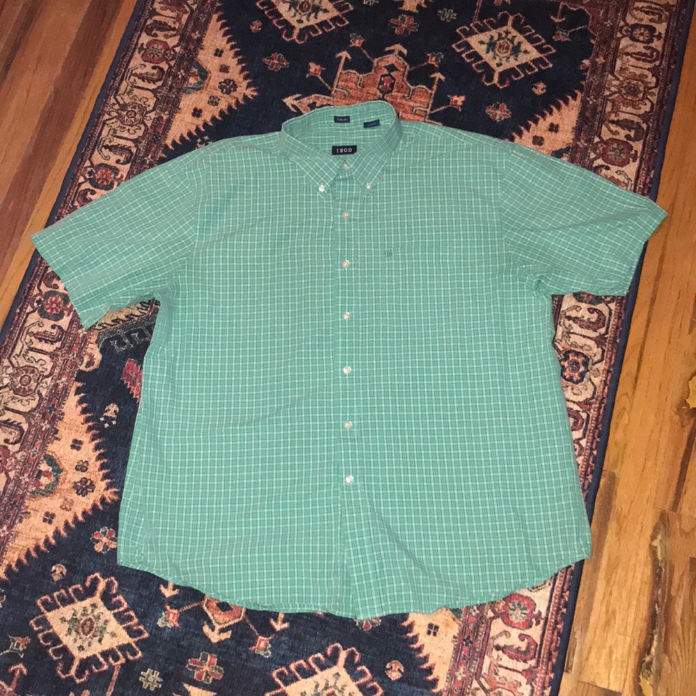 XL men’s short sleeve button down